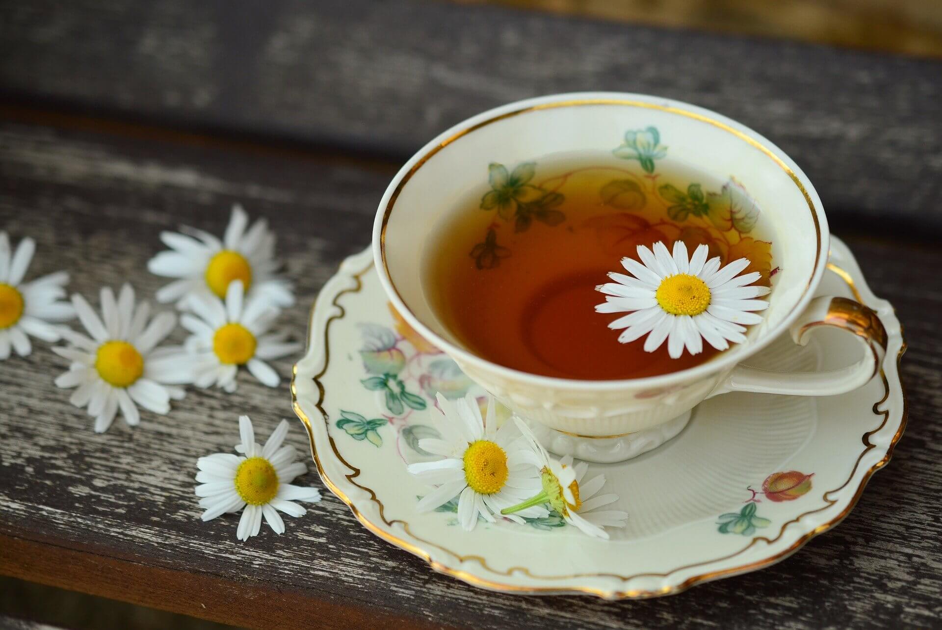 Teetasse mit Blumen Gesundheit